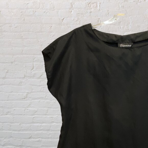 VINTAGE GIANNA -- Black Blouse, Pull Over with Scoop Neck and Cap Sleeves - Picture 10 of 12